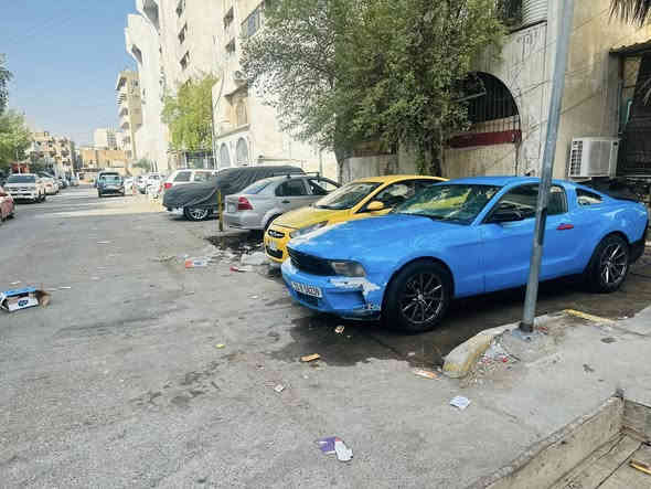 موستنك للبيع موديل 2012بسمي سياره كير ومكينه جديد حداديه تعبانه السعر65وبيه مجال مكان كراده ‭0771 485 2071‬
