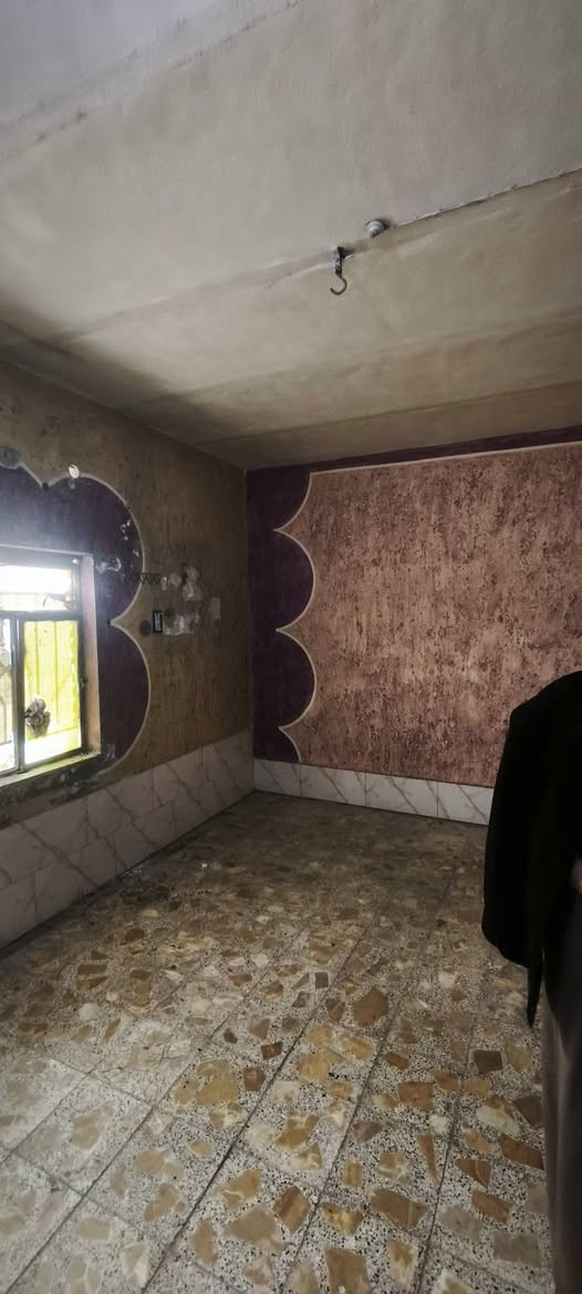 السلام عليكم
بيت للايجار في شارع الصدرين قرب مدرسة الإمامين ع شارع العام 
ثلاث غرف وصاله وديوانيه وحديقه اماميه 
الرقم ***********
