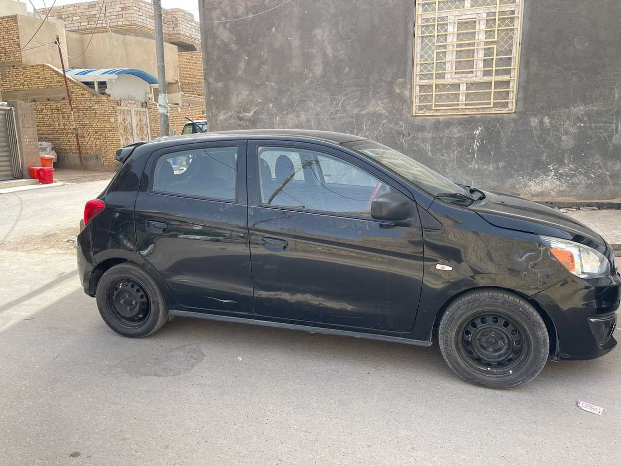 ميتسوبوشي ميراج ياباني 2017
وارد امريكي بيهه 3 قطع صبغ جاملغ وباب جهة السايق و باب خلفي عكس السايق بدون اي ضربه قويه بدون دواخل 
سياره اقتصاديه كلش و مال داخل محرك 1300 وبيهه نظام ايكو رقمهه بغداد بأسمي
شاشه كبيره تبريد تدفئه كله شغال ماشيه بس 50 الف  تخم تاير جديد باتري جديد دسكات جدد عوزهه حداديه سعر السياره 75 ورقه و بيهه مجال
رقم الشاصي ML32A3HJ0HH008149
المكان الناصريه مركز ***********
