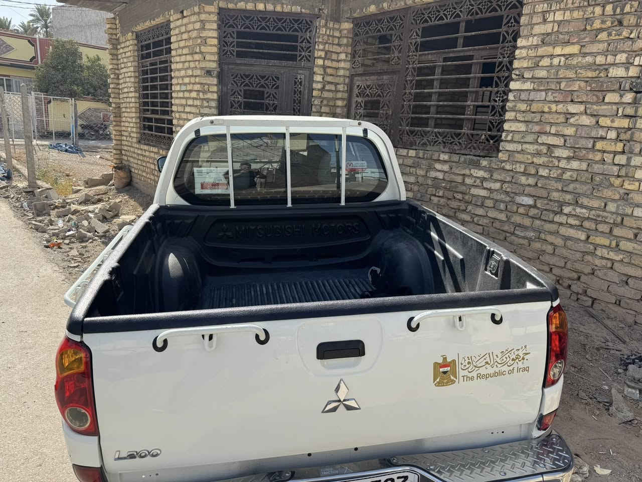 السلام عليكم بيكم مسيبوشي 2015. L200  بيها ثلاث قطع صبغ اثر شخوط سياره نضيفه وخير من الله ماشيه 170الف  رقم ديالى موقع ديالى بعقوبه خرنابات السعر 155 ورقه وبيها مجال للشراي ***********
