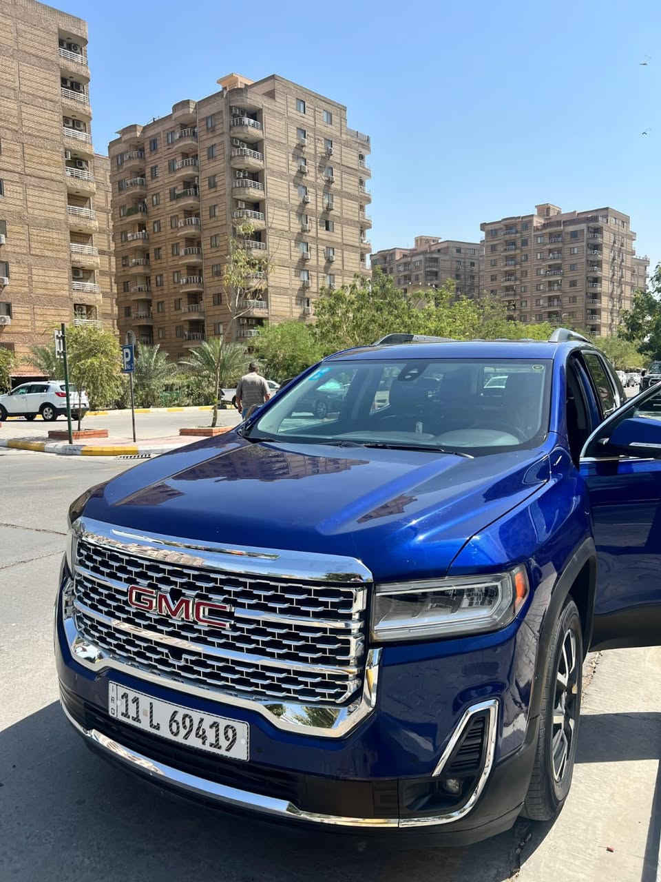 سلام عليكم لبيع فقط جمسي اكاديا موديل (23) فول موصفات (في آي بي ) مانع تصادم تحديد مسار تدفئه تبريد مركزي (3) قطع منفصل (7) راكب شاشه كار بلي (4) سلندر تيربو صندوق كهربائي سماعات (Bose) كشن منفصل فور ويل  (4) انضمه قياده دبل فتحه 
رقم بغداد باسمي وبعد بيهه موصفات مفوله 
السياره حلوه ومناقصهه اي شي /بكاني بغداد الراشديه/قرب مطعم ضفاف دجله حادثهه /جاملغ وبنيد/وباب مصبوغه توحيد لون /***********
