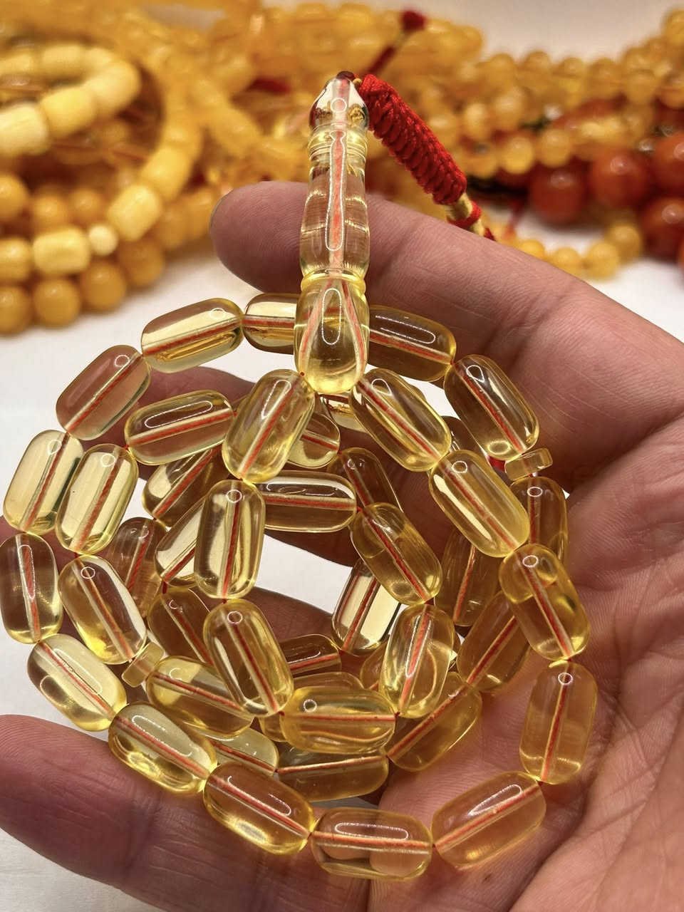 مسباح كهرب حر طبيعي كنغرادي شفاف صافي كرستال نقي مخروط من نكزات الوزن 35.25 غم قياس الحبة 14.50*8.25 ملم عدد الحبات 47 حبه السعر خاص يوجد توصيل للمحافظات كافة.


**إذا كنت صاحب هذا الإعلان وتريد حذفه لأي سبب، رجاءا أرسل رسالة إلى الدعم الفني**