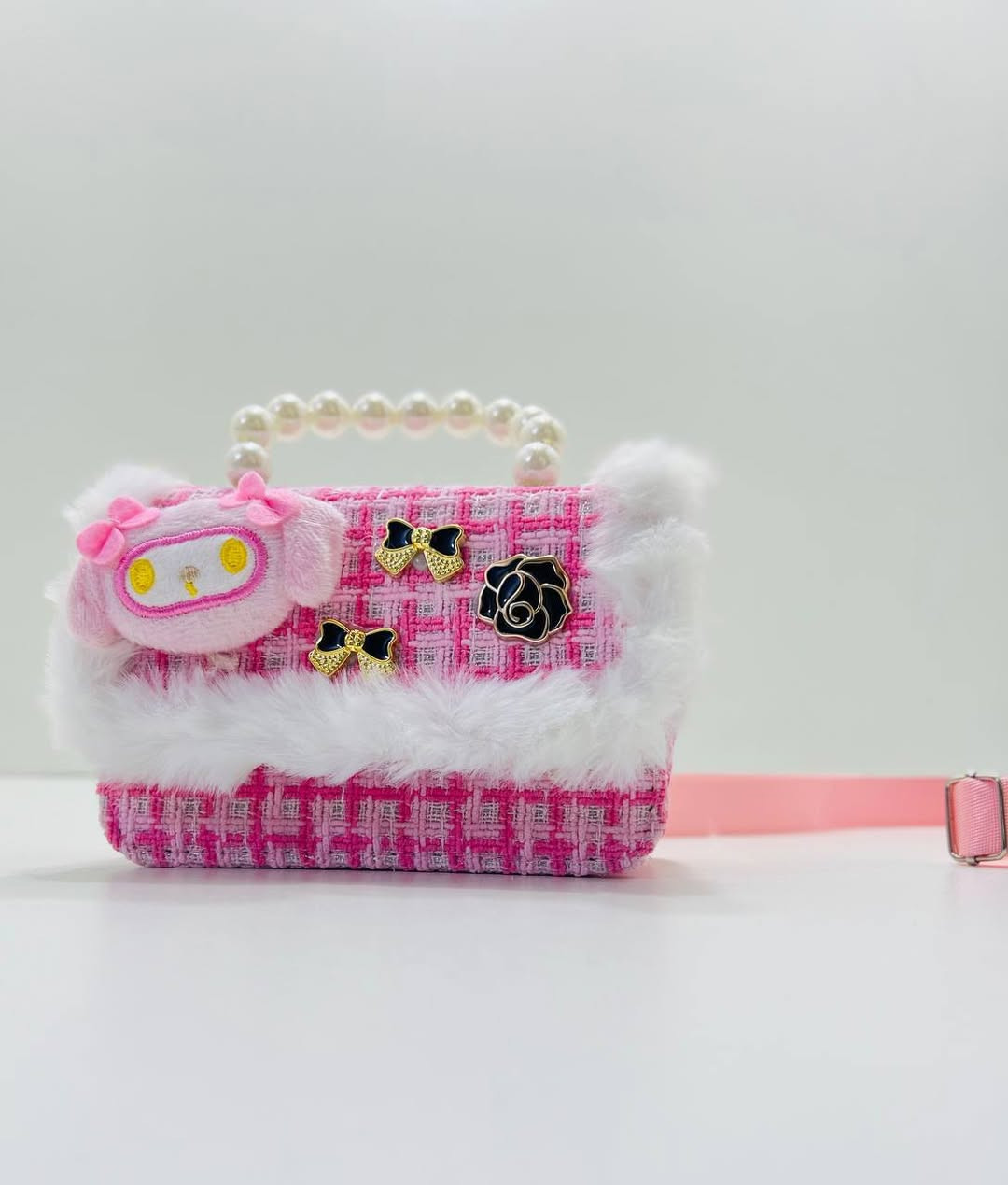 ✨ أحلى شنط بنات وصلت عدنا ✨🎀

دلّلي بنيّتچ بشنطة ميني تجنن 💕
قماش أنيق ولمسة فرو ناعمة
ويد لؤلؤ تخليها مثل الأميرات 👑

ألوانها حلوة ومتوفرة (وردي، أزرق، بنفسجي، بيج)
خفيفة وعملية وتناسب الطلعات والمناسبات 🎉

الكمية محدودة 🔥
للحجز راسلونا خاص �

قطعة / 7


**إذا كنت صاحب هذا الإعلان وتريد حذفه لأي سبب، رجاءا أرسل رسالة إلى الدعم الفني**