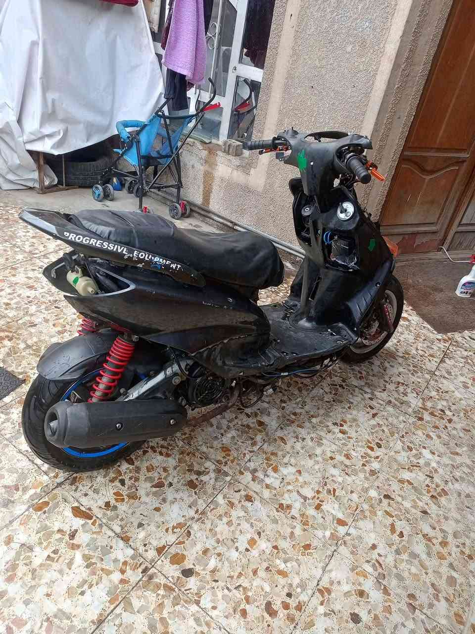 سلام عليكم دراجة سكنس نثية 110 دراجة شلعة ومعدل تخبل باتريهة جديد بيهة نقوصات كدامكم بصورة وابيهة جبنة لبجهت لملف طاكة مكينة خير من الله بيهة يدات ابريك رياضي وقبق لكلجات  موجود مكاني بغداد شعب رقم *********** متواجد وتساب أو اتصل عل رقم

