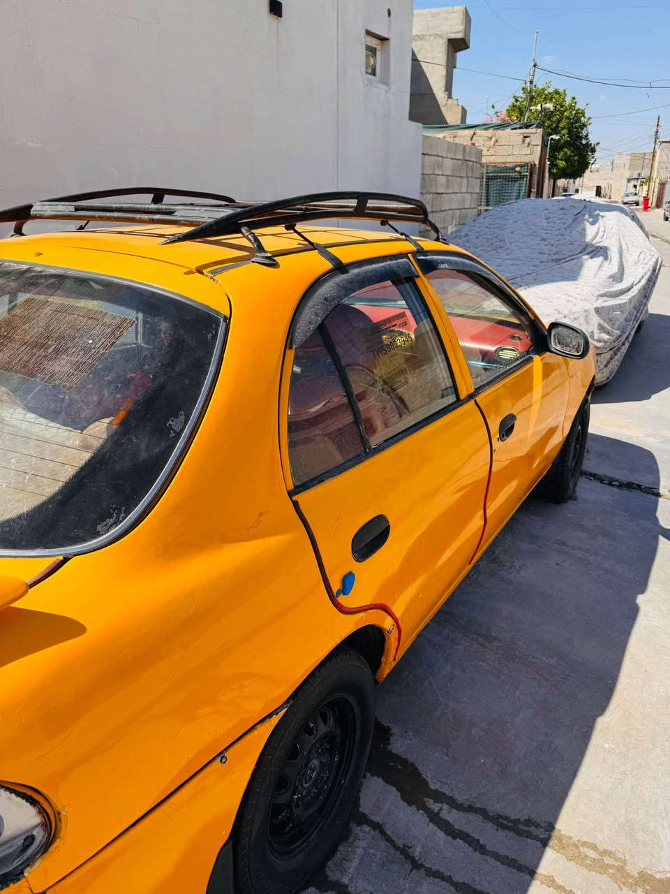 هيونداي اكسنت 
سيارة نظيفة ومرتبة، محرك ممتاز واستعمال يومي بدون مشاكل، بيها دفتر بانزين جاهز.
السعر 22 ورقة وبيه مجال .
 يراسل خاص أو اتصال.***********
*********** Singapore
