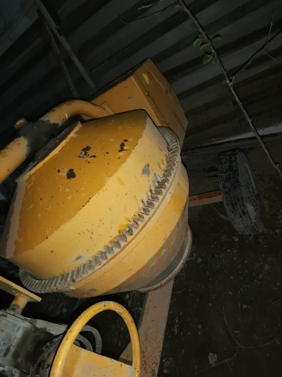 السلام عليكم اخوان 
خباطة ايرانية نص جيس كهربائية 
نظيفة جدا وشغالة 
مكاني بغداد الرصافة 
السعر 600 وبيها مجال 
متوفر واتساب 
***********
