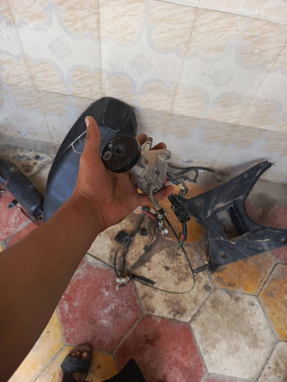 السلام عليكم غراض ماكس للبيع مكينه سلف 55+عقل+كابريته اصليي+ضفيره الصلي فيش+هورن+شاصي+واير مال سكليتر+واير بريك+وياله هنه وتوايرهن+تانكي مال بانزين +ايشي تريده راسلني وانه بخدمتك عنواني ناصريه سوق الشيوخ الصناعه وبخدمت الشراي


**إذا كنت صاحب هذا الإعلان وتريد حذفه لأي سبب، رجاءا أرسل رسالة إلى الدعم الفني**