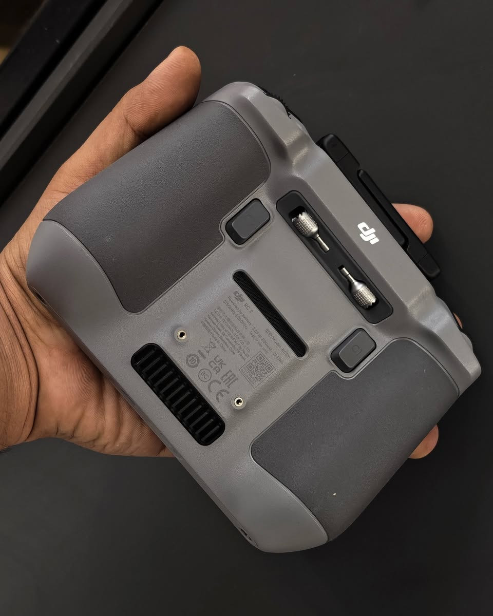 السلام عليكم
للبيع درون dji mini 4 pro
 fly more combo
نظافة 100٪
كل ملحقاتهة موجودة بدون اي نقص
السعر خاص او اتصال
***********
***********
