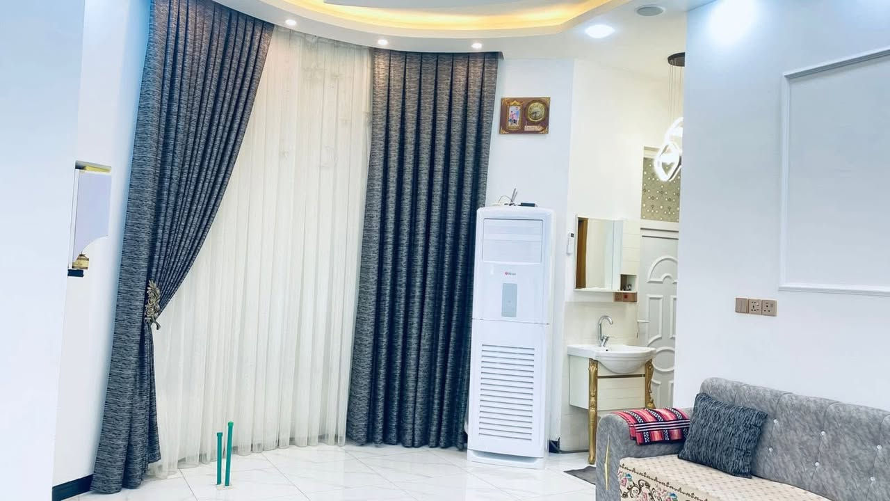 مشتمل للبيع مساحه150 متر
حي المثنى خلف الشهداء قرب جامع فاطمه الزهراء 

البيت صاير مشتملات ثنين تفاصيل اكثر تفضلو خاص او 
***********
