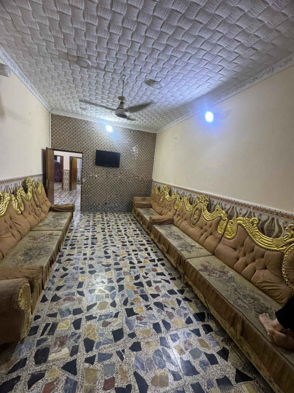 سلام عليكم دار للبيع طابو صرف المساحه175 ركن قرب سوق حي نصر في بدايه المنطقه قرب المنتزه يحتوي الدار على غرفتين نوم استقبال صاله ومطبغ بناء حديث الاستفسار على هذا الرقم ***********
