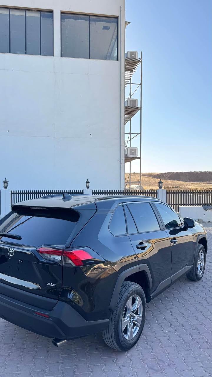 السلام عليكم 
 رافور موديل : 2023
سعر :188 
اللون :اسود 
حجم المحرك : 2.5L (4.سلندر)
 ملاحظة السيارة : چاملغ و شبر بنيد  صبغ

يرباك فقط  ستيرن طاگ مرجع بيلادي 

المواصفات : XLE
بصمة 
شغال
كاميرا خلفي
هاند بريك بصمة
اوتو هولد : 𝐀𝐔𝐓𝐎 𝐇𝐎𝐋𝐃 
اوتو ستارات : 𝐀𝐔𝐓𝐎 𝐒𝐓𝐀𝐑𝐓
اوتو ستوب : 𝐀𝐔𝐓𝐎  𝐒𝐓𝐎𝐏
رادار امامي (تحديد مسار)
رادار جانبي  (نقاط عمياء)
رادار خلفي (التحذير من الاصطدام)
حساسات امامي
حساسات خلفی
نظام : 𝐄𝐂𝐎
نظام : 𝐍𝐎𝐑𝐌𝐀𝐋
نظام : 𝐒𝐏𝐎𝐑𝐓
كشنات كهربائي
تحكمات استيرن
تبريد لمس 
تبريد مركزي 
لايتات (𝐋𝐄𝐃) ليد زينون بيلادي
بكلايتات 𝐋𝐄𝐃 ليد بيلادي
ويل كروم 

بعد هواية مواصفات…

‏‎تفاصيل اكثر الاتصال علی ارقام التاليه 
***********
‏ WhatsApp - Vibir‏‎‏‎‏
☎️ [hidden information]

عنوان📍عقره 
‏ اكر, نينوى
