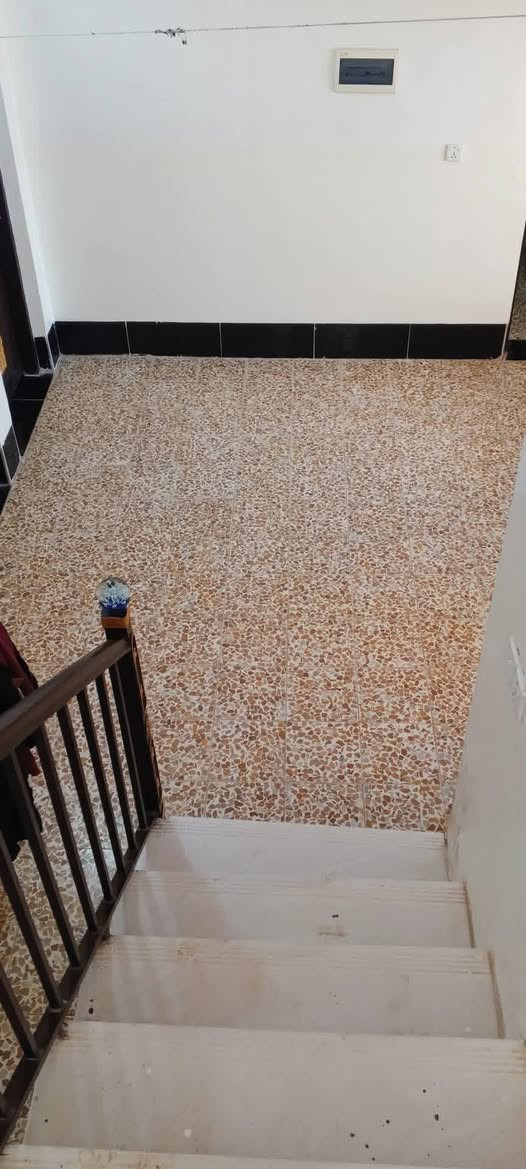 بيت للبيع خلف معارض يم شقق مساحه كلي 160متر اي استفسار رقم الهاتف ***********
