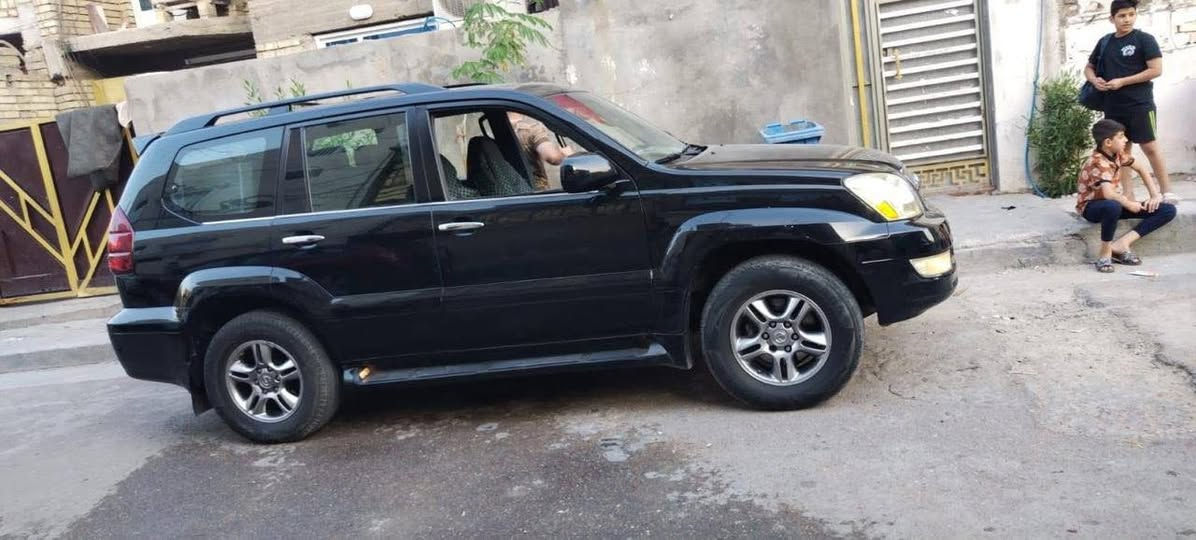 السلام عليكم لكزز موديل 2007
وارد امريكي فول مواصفات 
بيهة ضربة بالباب مال الصدر ومصلحة وكاملة 
محرك 8سلندر 4700 محرك مجفت جديد 
وكير مجفت جديد 
صدر جديد 
سيارة كاملة مكملة التايرات حالتهن جيدة جداً 
رقهمة اربيل بأسمي تحويل خلال اسبوع فقط 
السيارة عارضهة بشدتين يعني 20الف دولار يعني 200ورقة وبيهة مجال 
 الشراي يتصل علي 
وبخدمته يجي يشوف ويكلب وياخذهة سونار (على الشراي اشترى او ما اشترى هوة يدفع فلوس السونار) 
وهذا رقمي ***********.  
واني خادم
