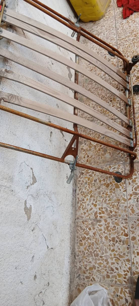 سيبايه 25
قفل باب يمين خلف السكن (يشكل) 10
يده باب داخلي يسار 4 
يدات حمر 5 
كبات سي كي نظاف 25 
برده نظيفه 8 
***********
