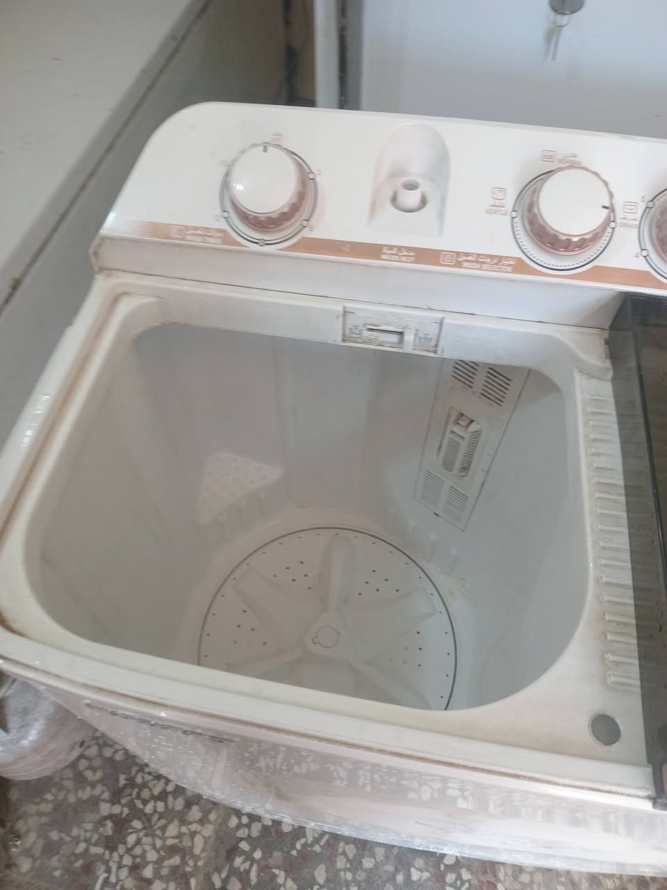 غساله كرافت ٨كيلو وسط نضافة ٩٠% سعره ٧٥الف وبيه مجال مكاني بغداد الزعفرانيه وكو توصيل وأي استفسار الاتصال ***********
