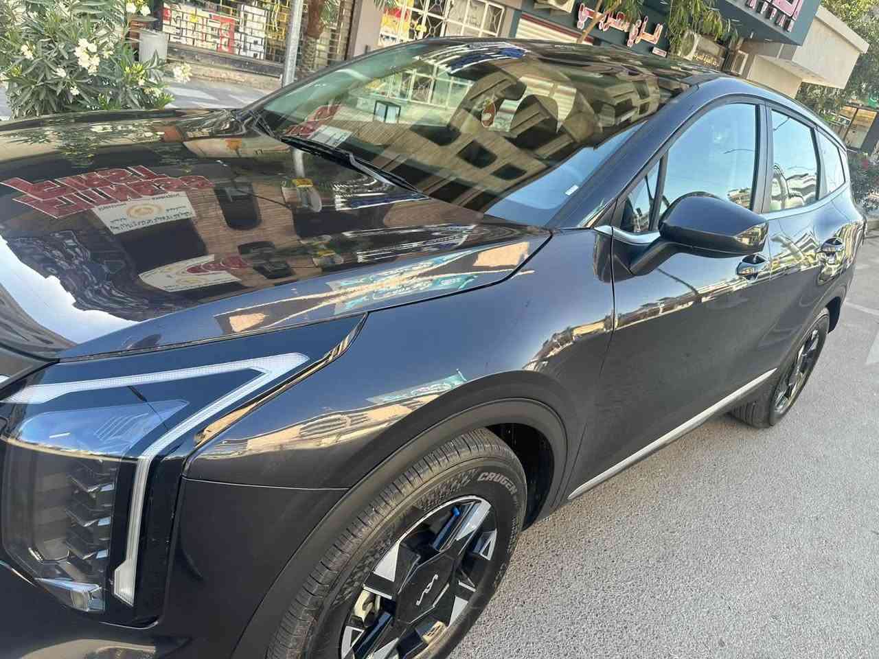 السلام عليكم للبيع سبورتج موديل ٢٠٢٦ الشكل الجديد امريكي ماشيه ٤ الاف بدون ايرباگ بس جاملغ امامي يمين صبغ محرك ٢٥٠٠ بانزين طبيعي وگير ٨ نمر اللون نفطي مواصفات عاديه بصمة ورادار امامي وحساسات اماميه وخلفيه وتحديد مسار واوتو هواد وهاند بريك دگمه وشاشة كبيره متصله وعدادات ديجيتال وبعد مواصفات مكانها بغداد السيديه  للاتصال *********** او *********** واتساب بيهم او خاص ماسنجر والسعر مناسب بالنسبة لحادثها وموديلها ونظافتها ٢٢٥ ولتقارنها بالخليجي الزيرو رحمة لأهلك كلشي اكو بالسوگ والسياره رقم بغداد بأسمي
