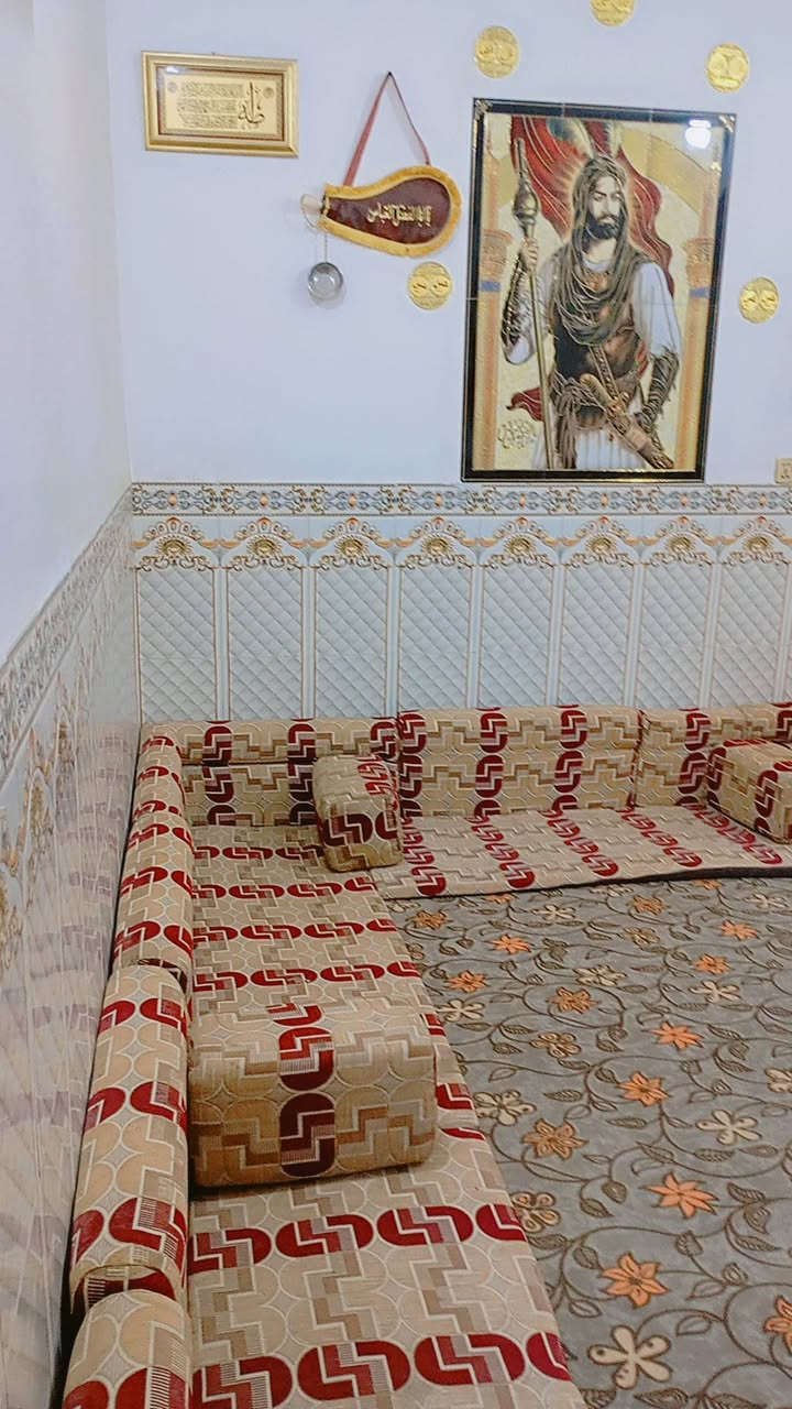 دار مساحه 100متر بصف سكله الكرعاوي قرب شارع 60 منطقه راقيه يحتوي على غرف نوم صاله مطبخ استقبال مجموعه صحيه داخلي وخارجي استفسار اكثر *********** السعر 43مع المجال موقع مميز
