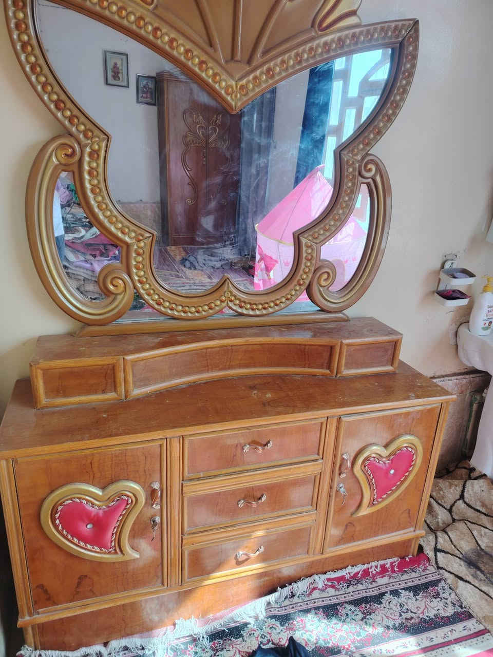 سلا عليكم ورحمة الله وبركاتة
عندي غرفة أخشاب للبيع فقد عايزه صبغ
المكان الحيره قرب صيدليه الدكتور أحمد كاظم
رقم الموبايل ***********
