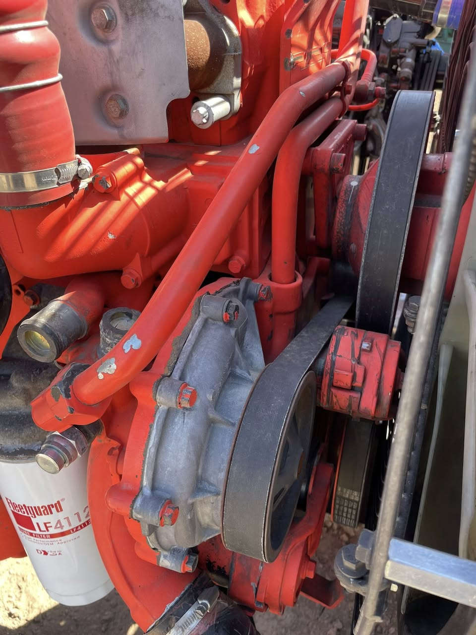 للبيع مولد سكانيا كهربائي ٦سلندر راس توليد ايطالي اصلي المولده جديده بوضع الشركه ممفتوح بيه برغي مكاني بغداد جرف النداف للاتصال ***********
