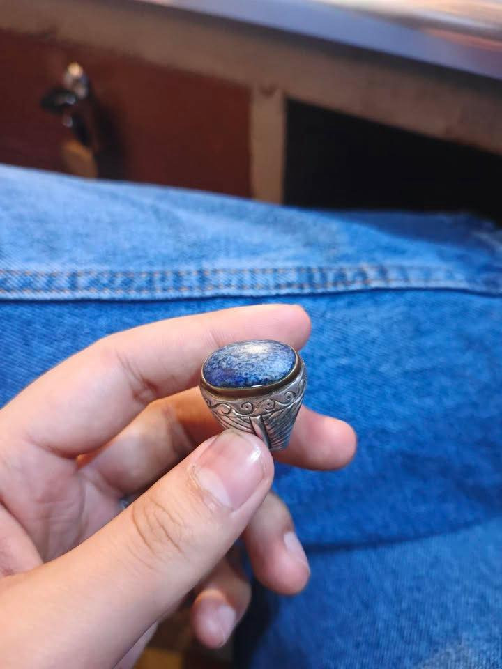 سلام عليكم شباب محابس فضة صياغة يديوية البيع كلهن شلع اكو توصيل جميع محافظات العراق السعر كلهن 280وبيهن مجال الشراي متواجد فيس وتساب ***********
