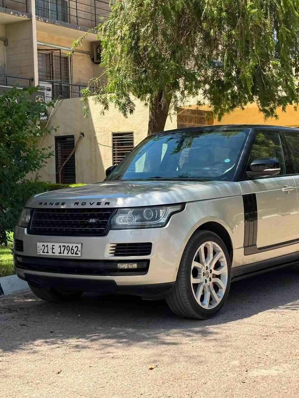 السلام عليكم
رانج روفر ٢٠١٤ ديزل
 ماشية ١٧٠ الف
 كفاله عامة 
وسعر مناسب 
رقم سليمانيه بسمي 
محرك كير كفاله 
تبريد ثلج 
صدر امامي خلفي جديد
تخم تاير جديد
شادلها محرك جديد قبل فتره مكفول
 داخل ابيض جديد 
كهربائيات كلها جديده بشرط سياره جديده  سقف بنوروما 
كشنات تدفئ وتبريد 
ابواب شفط 
دوس كهرباء 
باب خلفي شفط 
ويل كب حجم ٢٢ جديد وكاله 
وبيها مواصفات كلش هوايه 
عنواني بغداد
هـ/***********
