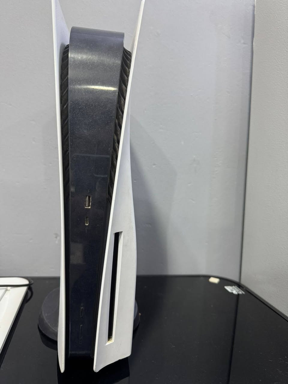 السلام عليكم 
PS5 للبيع 
وياه جوستك الاصلية ، قرص فيفا 22 مجانية
وجوستك ثاني اصلي مو من ضمن الملحقات
  فيفا 24 ب 10 الف والسعرعلى الخاص
 لا يوجد توصيل
 المكان النجف -الحيرة. 
 الرقم 
***********
