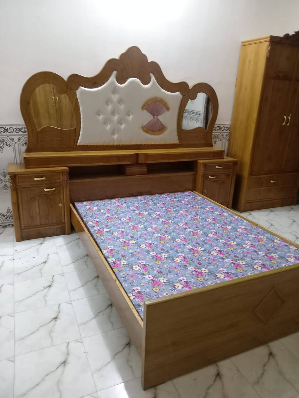 يتوفر لدى مجمع تصميمي للاثاث غرفه نجاره عراقيه شغل معمل داخل 4 ملم خارج 4ملم ارضيه وقبق بلوك صبغ رش جيلانين حراري.... السعر( مليون ونص) 

🛑🛑 موجود فقط توصيل لكل محافضات العراق 

☎️للحجز والاستفسار ***********
