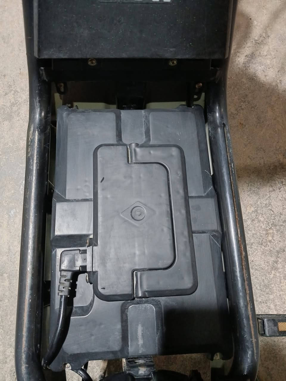 سلام عليكم دراجة شحن للبيع شركة (HIS) 800w 60v بطاريات جدد +بصمه  سعر 425ألف  وبي مجال
تواصل ***********
