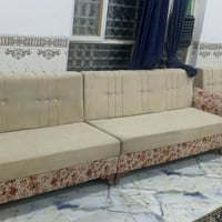 تخم للبيع واحد ١٠ مقاعد وثاني ٨ استفسار  07831597590