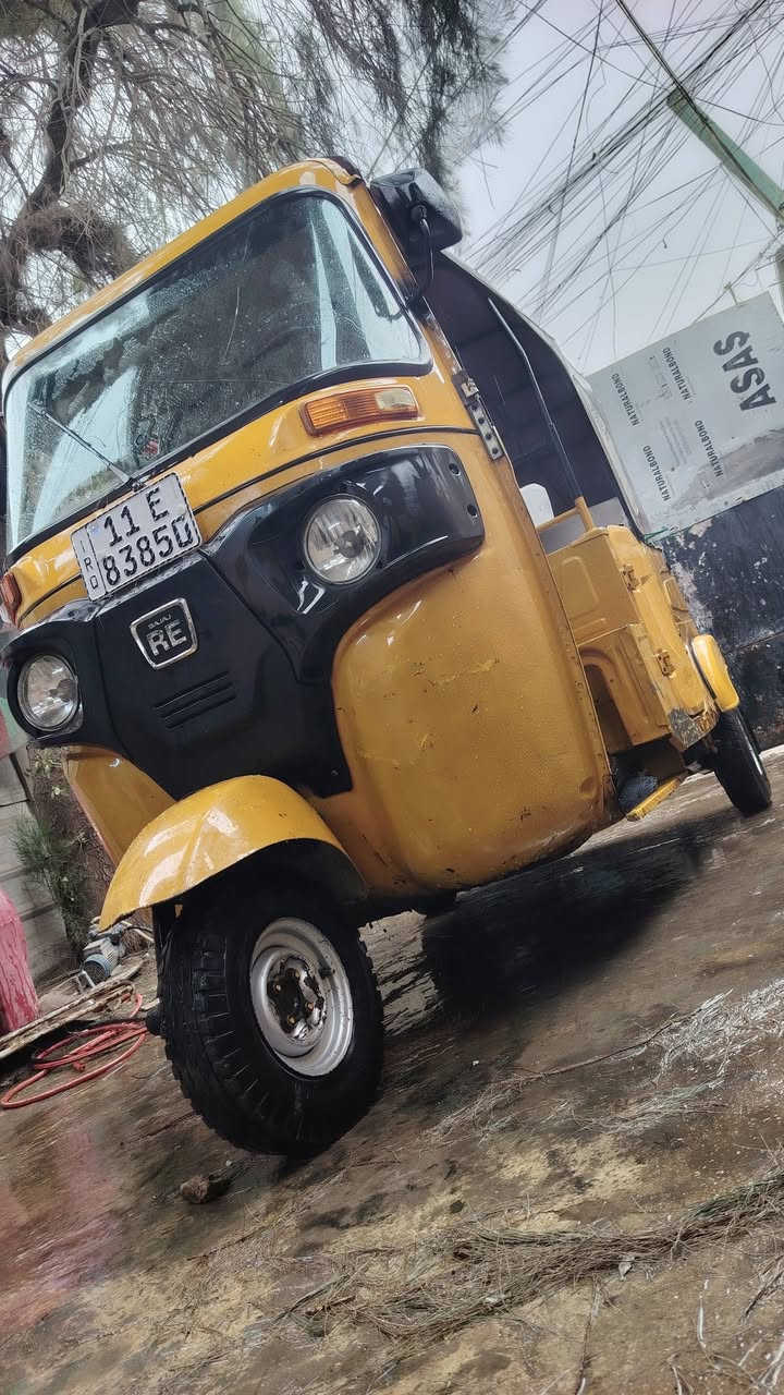 السلام عليكم تكتك 21مرقمه رقم بغداد مكينه نضيفه مكفوله من صبغ بيه ضربه موضحه بصوره بيه بارد شراي يخابر ***********
