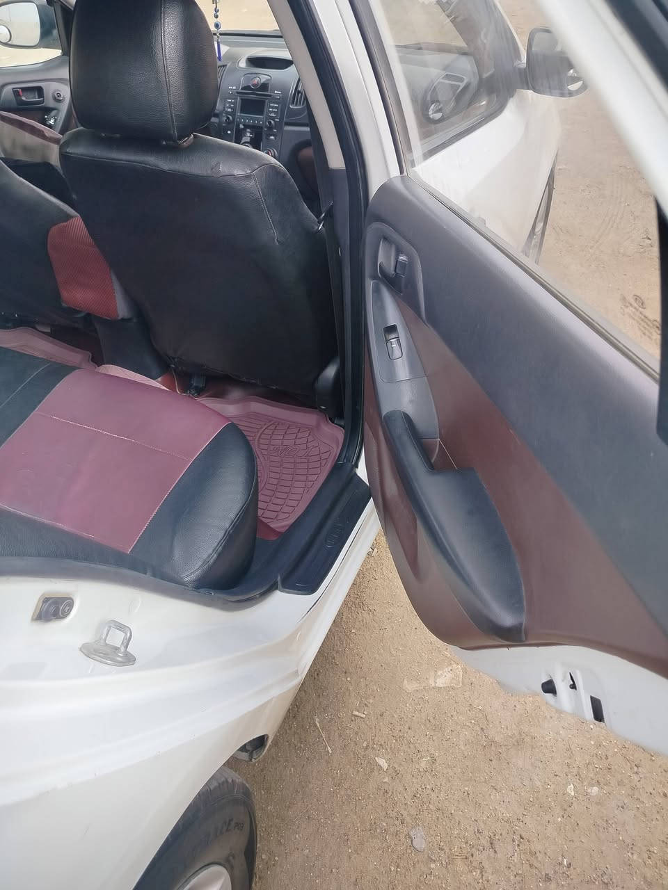 كيه سيراتو خليجيه موديل 13 مكفوله من الصبغ بس بيها بارد رقم واسط ومكانها واسط مكينه 1600 تخم تاير وباتري وتبريد كله جديد اتصال او  واتساب  ***********
