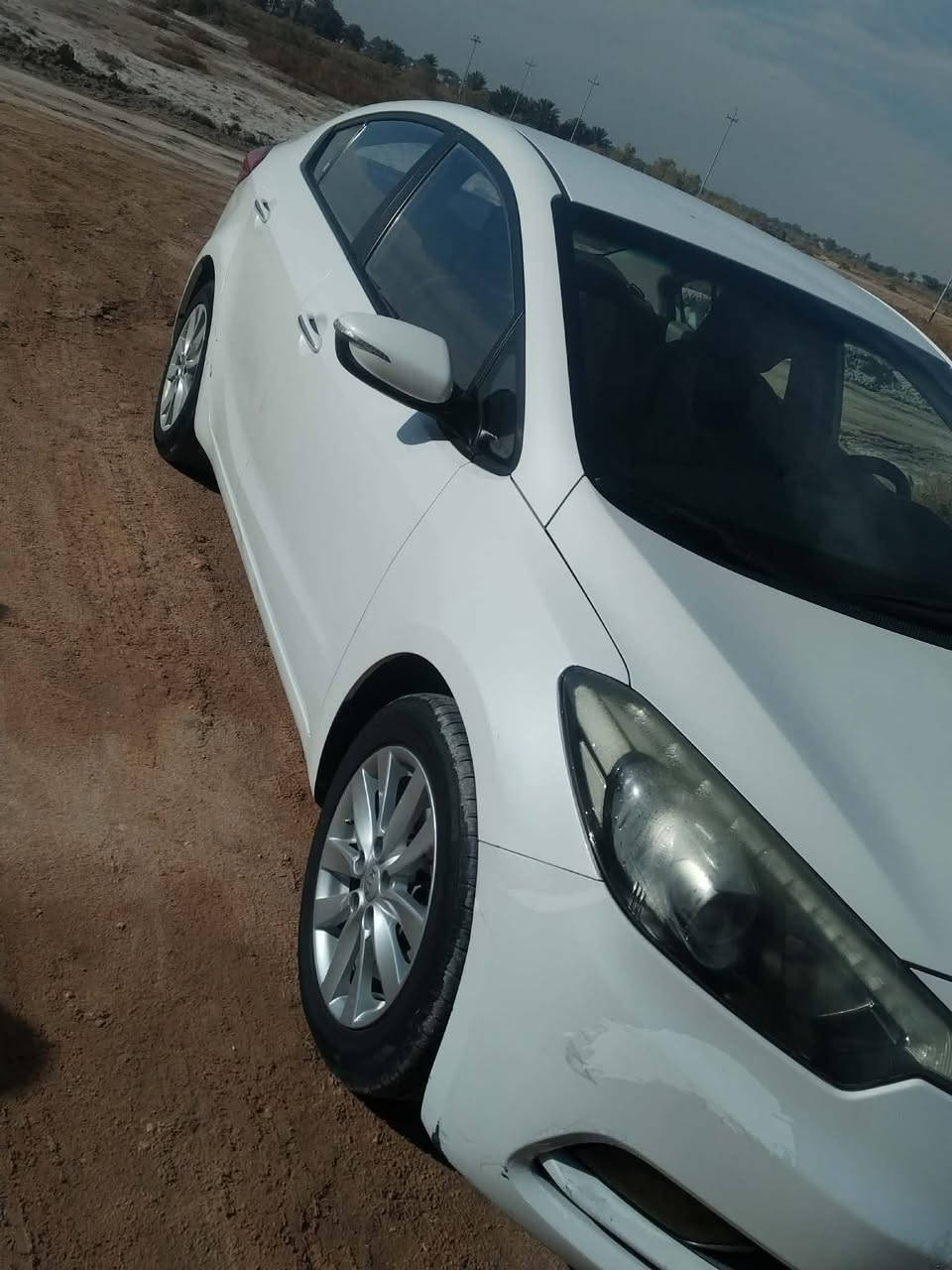 السلام عليكم سيرتو مديل ١٦ ماشيه ١٥٠ محرك ١٦٠٠ موصفات نص رقم بغداد نكليزي مكينه وكير وحداديه وتخم تاير وباقي التفاصيل بسونار مكان السياره بسماوه انه مكلف بلنشر ***********
