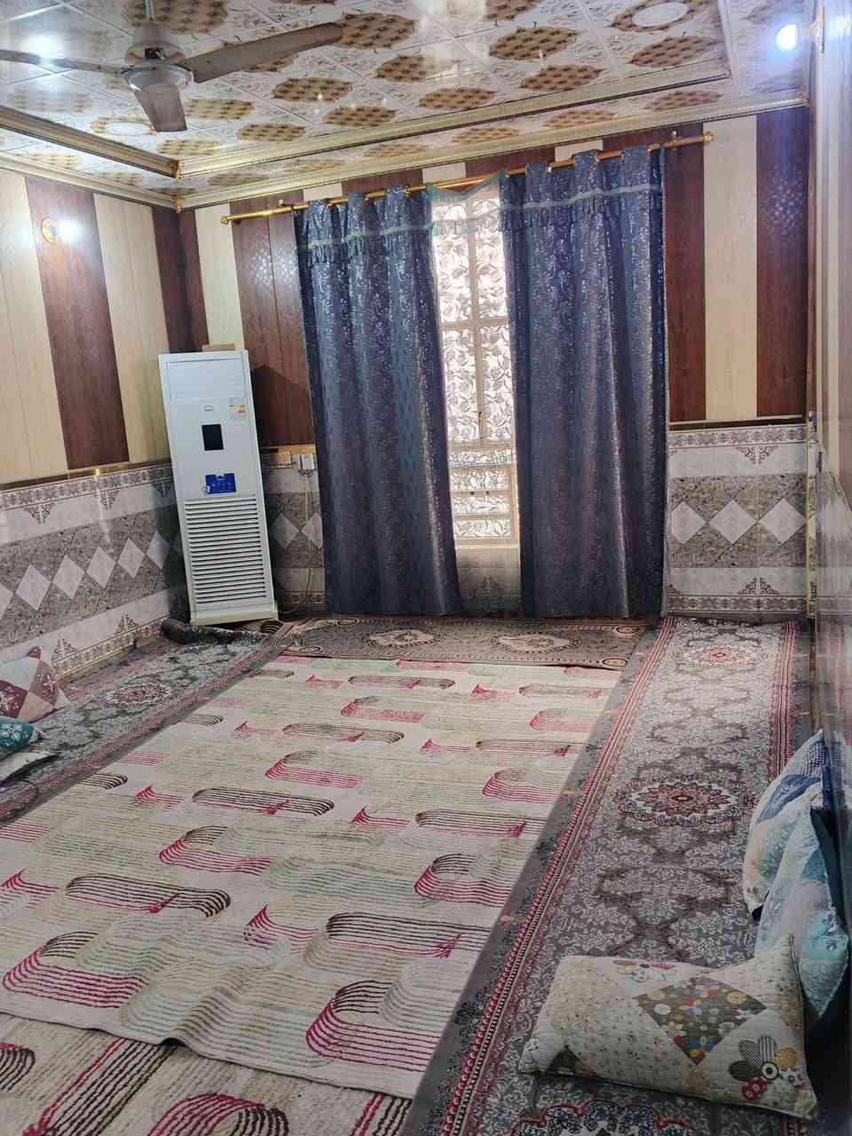 بيت 230. متر جبهه 10. نزال 23 زراعي قرب السيطرة طابوك مسلح الأساس رباط شريطي تغليف جدران سقوف ثانوية البيت ركن شارع 8 متر وشارع12. متر الأبي مال ألمي اباب الحوش كهرباء نهروان  تواصل اتصال فقط بيه واتساب
***********
