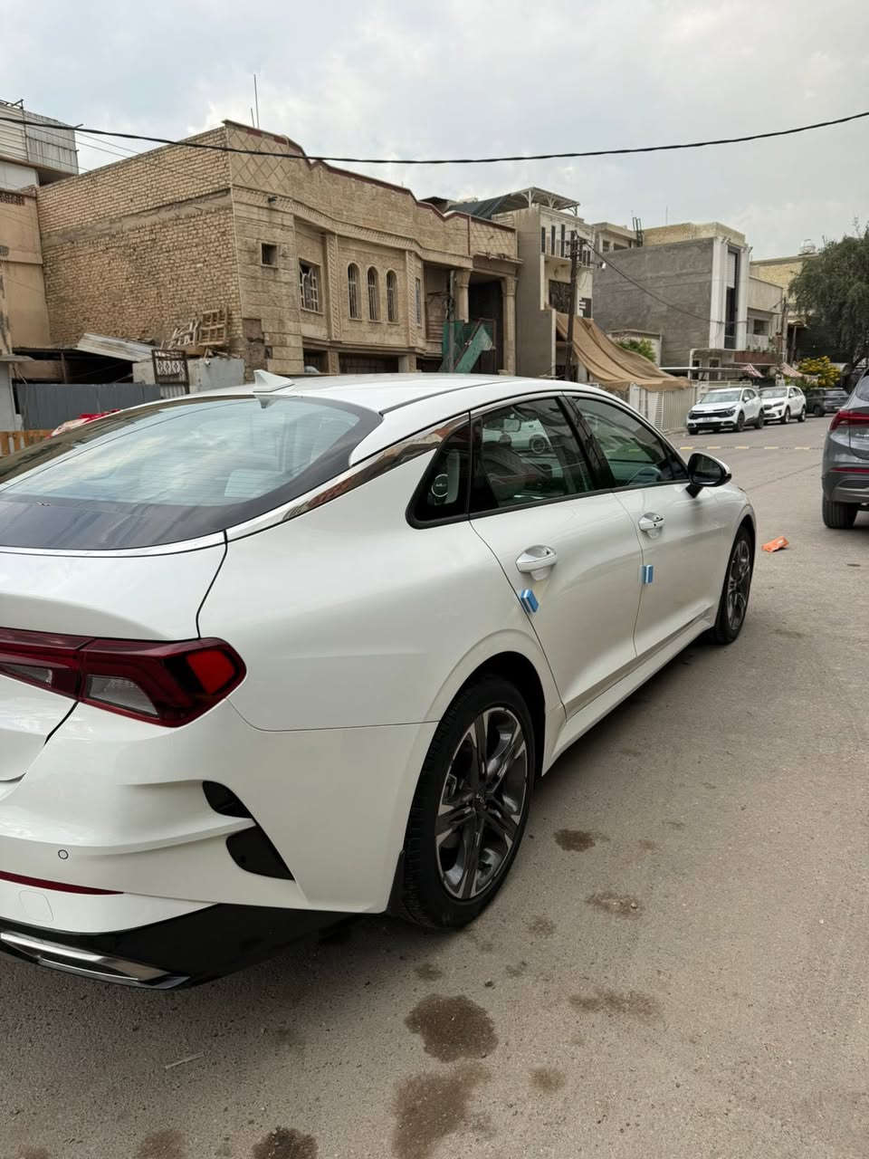 � كيا K5 موديل 2023
📍 الموقع: بغداد – الكرخ / شارع 14 رمضان
📞 للتواصل: ***********

🔹ماشية28 ألف كم فقط
🔹 رقم بغداد إنكليزي (باسمي)
🔹 استخدام شخصي والسيارة بحالة ممتازة

⚙️ المواصفات:

 • محرك 2000 (دوش)
 • بصمة تشغيل
 • شاشة
 • تبريد قطعتين
 • مرايا شفط
 • كشن كهرباء
 • تبريد بيانو
 • حساسات أمامي وخلفي
 • زنون
 • LED أمامي نهاري
 • ومواصفات إضافية

🛠️ الملاحظات:

 • ضرر خفيف (حالوب بسيط)

💰السعر185 

✨ السيارة نظيفة وجاهزة، ما تحتاج شي
