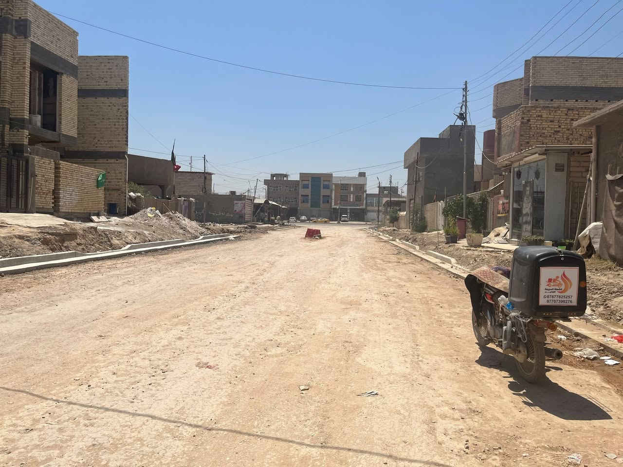 فرصة لا تُعوّض – دار للبيع في موقع مميز بحي الأكرمين 🏡
للبيع دار سكنية مساحة 200م في حي الأكرمين الثانية، بموقع  قريب جدًا من شارع 80 التجاري، أحد أهم الشوارع الحيوية في المنطقة.
✅ شارع بعرض 20 متر تجاري
✅ متوفر جميع الخدمات ( جاري العمل بالتبليط والارصفة حالياً) 
✅ موقع هادئ وقريب من الأسواق والمدارس والخدمات
✅ مناسب للسكن العائلي أو للاستثمار المستقبلي، مع قيمة عقارية مرشحة للارتفاع.
إذا كنت تبحث عن موقع يجمع بين الراحة وسهولة الوصول وقربه من المنطقة التجارية، فهذه فرصة تستحق الاهتمام.
📞 للاستفسار أو تحديد موعد للمعاينة، يرجى التواصل على الرقم: (***********).
