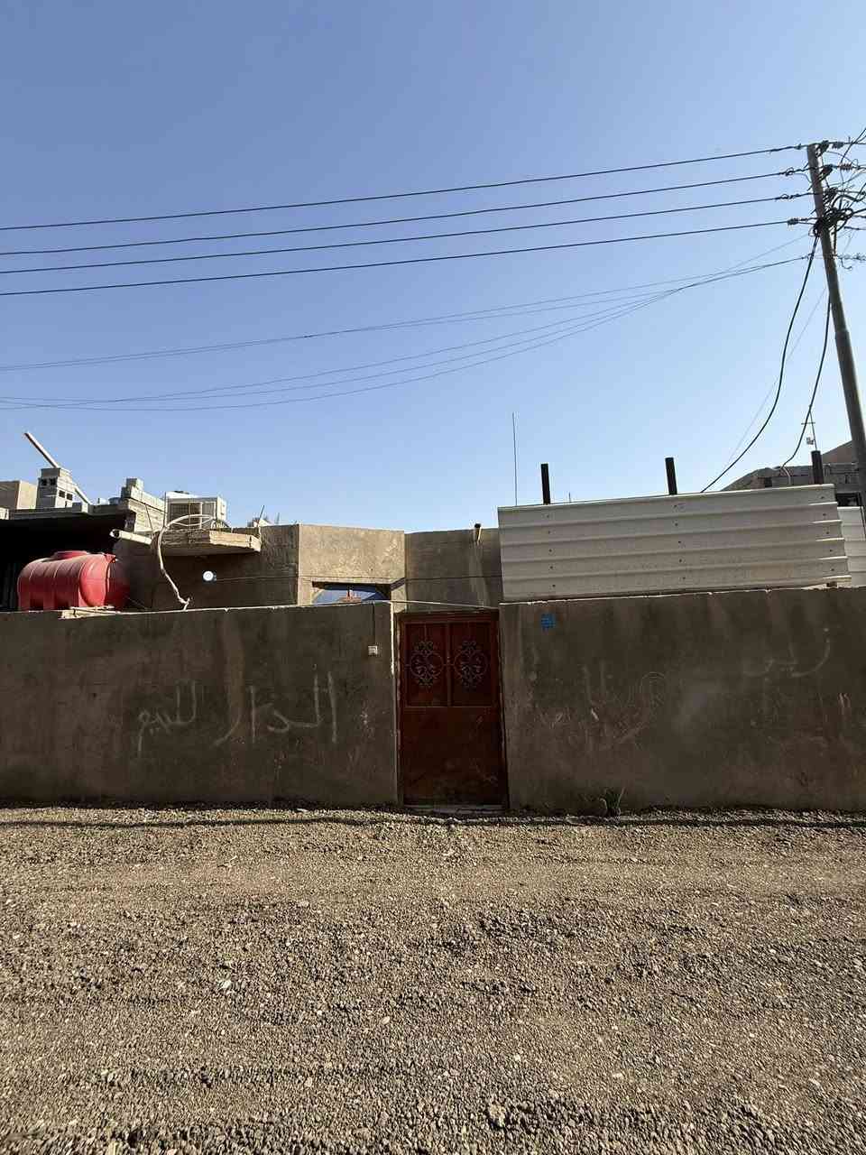 بيت عبارة عن قطعة في ابي الخصيب البهادرية قرب الشارع الداخلي قرب السوق تبعد عن الشارع الداخلي 4 دقايق مشي
المنطقة تتوفر فيها جميع الخدمات كهرباء مستمره 24 ساعة ماء حلو موجود  على البوري الجديد  تم تبليط شارع البهادرية وبالايام الجاية راح يتبلط  الفرع كذلك اواحتمال يسوون مجاري للفرع هم 
منطقه هادئة 
طابو زراعي اصولي  مكاتبه + وكاله +نسخة من الطابو والبيت مسجله في دوائر الدولة من ماء وكهرباء باسم صاحب القطعه 
البيت مساحة 180  مأسس ماي ومجاري وكهرباء 
سعر البيت  66 وبي مجال

للستفسار يم الرقم ***********
