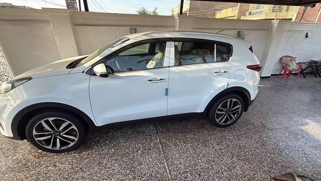 سلامً عليكم 
كيا سبورتج وراد خليجي
موديل 2020
وقمً بغداد حره
سنويه جديه بسمي
سياره مكفوله
محرك 2000دوش
سويج موًبصمه
شاشه كبيره 
مري شفط
حساس خلفي امامي
داخلي عسلي 
ويل كب 19
ماشيهً 62000km
سيارهً نضيفه
كشنات كهربايه
عنوانً /بغداد /طالبيه
***********
السعر 203وبيه مجال بسيط
