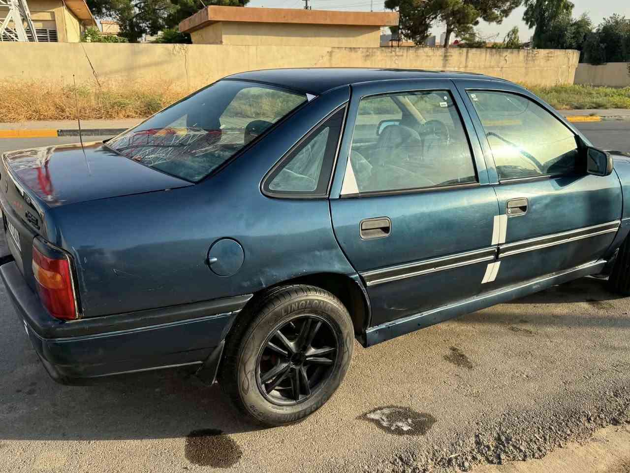 سلام عليكم 
للبيع أوبل فكترا موديل 1991 حجم 18 دبل اكسل محور عادي صبغ جماليه فقط طخم نضيف طخم تايرات جديد كابون بانزين هزه سنويه جديد شرط التحويل مكان السياره موصل برطله 
ه/*********** وتساب موجود
