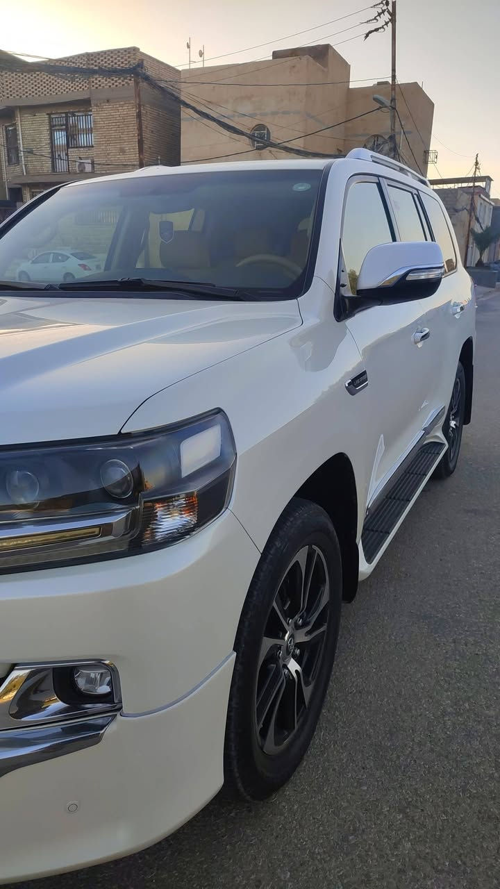 سلام عليكم لاندكروز موديل 21 
شركات ماشيه108رقم اربيل جديد بسم شركه
سيارة مكفولة من صبغ فقط دعاميه خلفيه وطعجه بل جاملغ الخلفي عله كداصبعين
مواصفات كشنات جلد كرسي واحد كهرباة ***********
بصمه تلفزيون وكامره السعر475 رقم الهاتف***********
مكاني نجف
