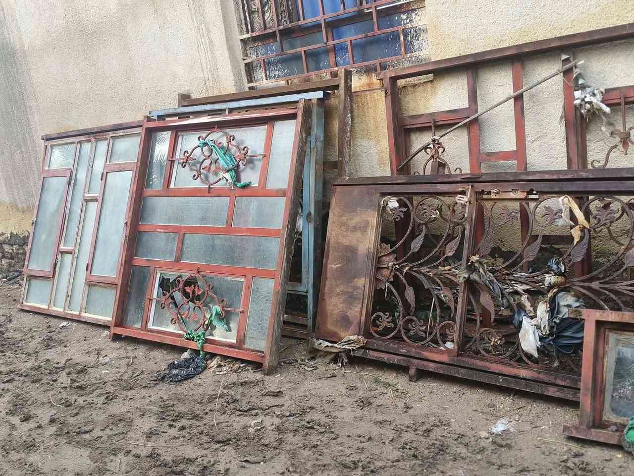 سلام عليكم 22شيمانة طول 4نضيف كلش و 13باب وشباك +قفاص مكيف +باب دبل مكان داحرة قيم وخذ ***********
