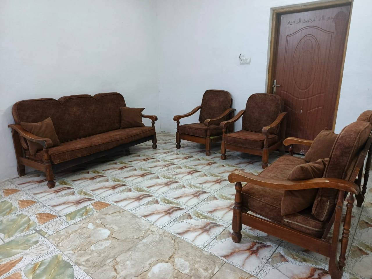 تخم صاج ٧ مقاعد نضيف السعر ٢٢٥مكاني مشخاب ***********
