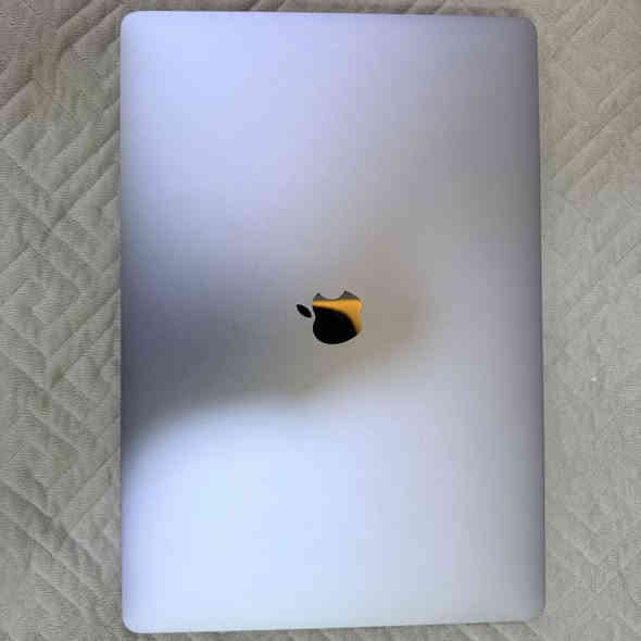 Macbook pro 2019

Display 16-inch

CPU 2.6 Ghz i7

RAM 16 GB

SSD 512 GB

Battery cycle 186

نظيفة كلش

الملحقات شاحنة فقط

السعر ٧٠٠ الف

***********
