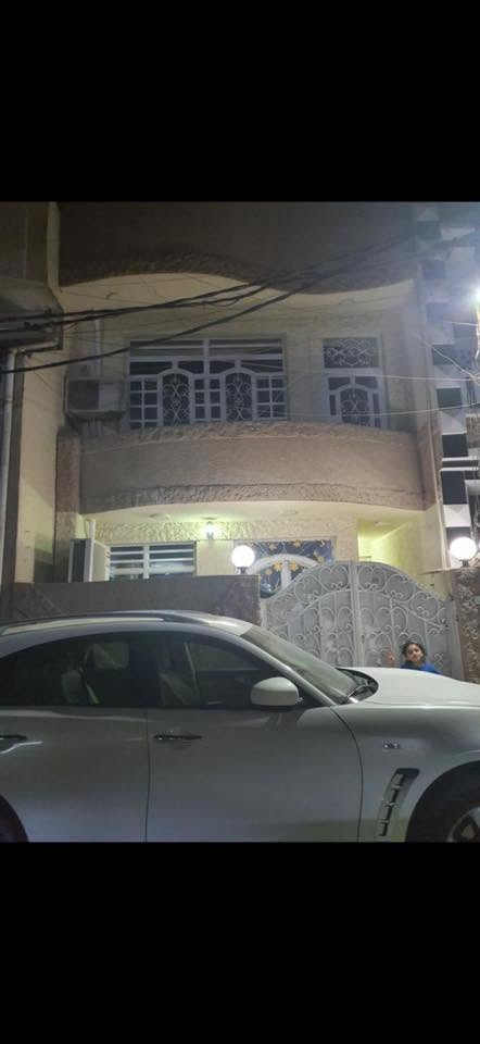 بيت ٧٠ متر نضيف جدا حي تونس زراعي سند ٢٥ فرع مولدة ضفير القريب عالشارع العام عرض الشارع ٨متر الفرع مسدود بالنهاية البيت يحتوي صالة صغيرة ومطبخ كبير مع اثاث المطبخ وخدمات ومنور صغير….. وطابق ثاني غرفتان كبيرتان …..وطابق ثالث سطح وحولي صغير رفوف مخزن السعر  ١٨٥  الأتصال  على الأرقام ***********والرقم ***********
