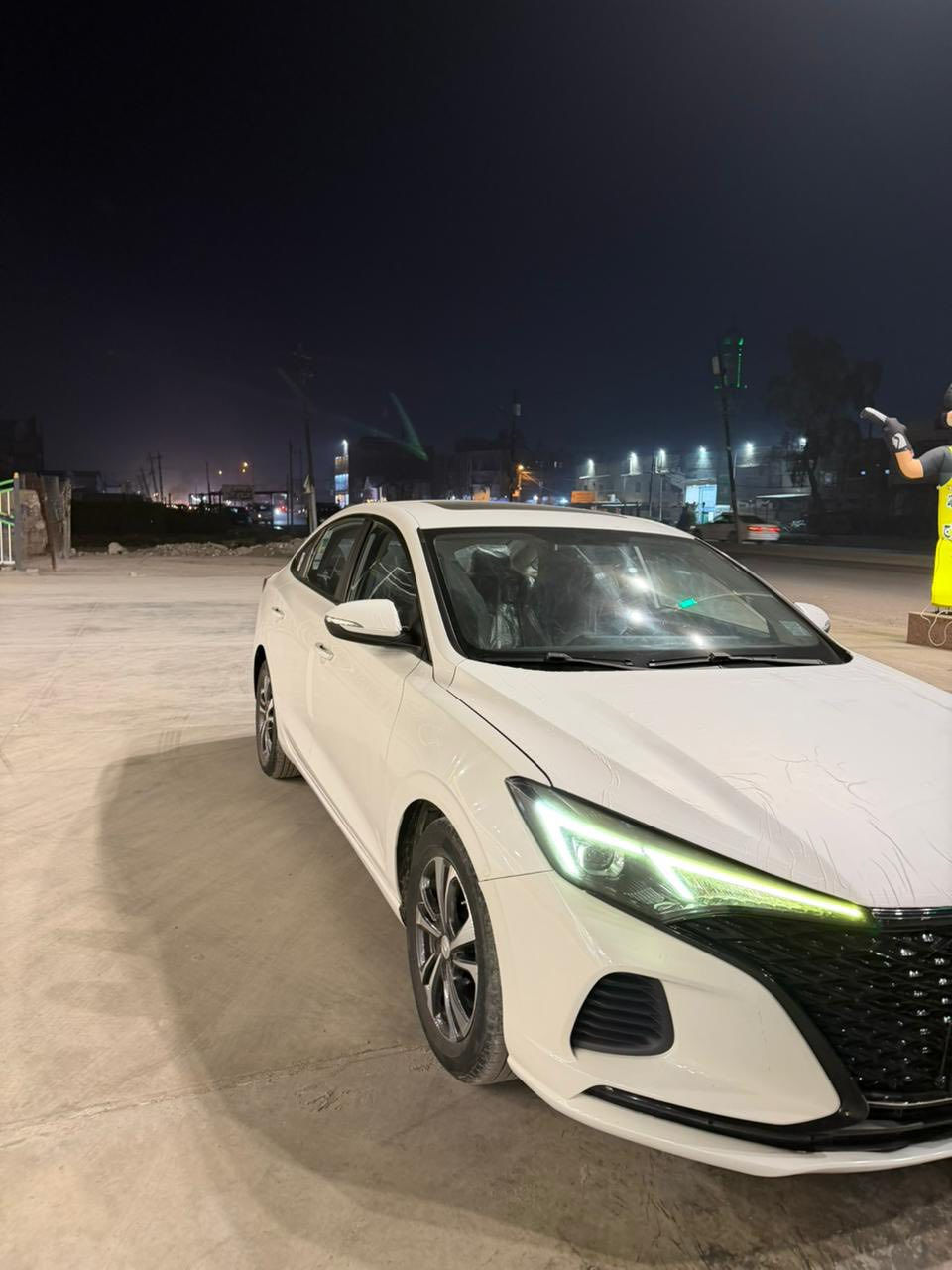 سلام عليكم 
سياره شانجان موديل 2022
خليجي ماشيه 100
فول مواصفات 
فتحه بصمه كشنات جلد
شاشه كأمره تحكم ستيرن 
مكفوله كفاله عامه 
كير ومحرك كفاله صدر أمامي وخلفي جديد 
رقم بغداد 
مكان السيارة بغداد البلديات 
 رقم ***********
