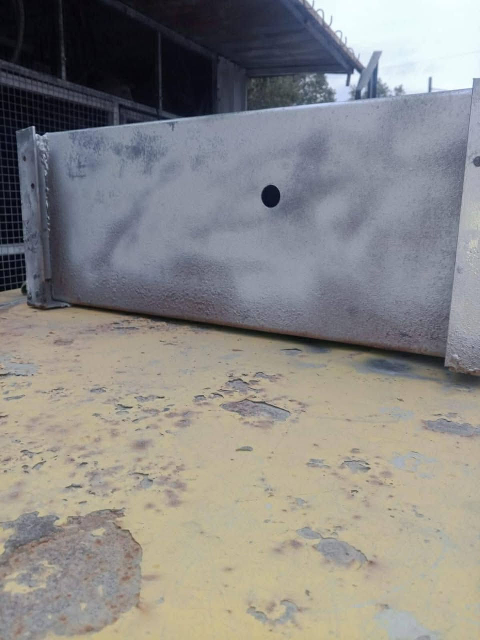 السلام عليكم  صندوق للبيع حديد ألعنوان بغداد البلديات اتصل على الرقم  وسهلة ***********بي واتساب
