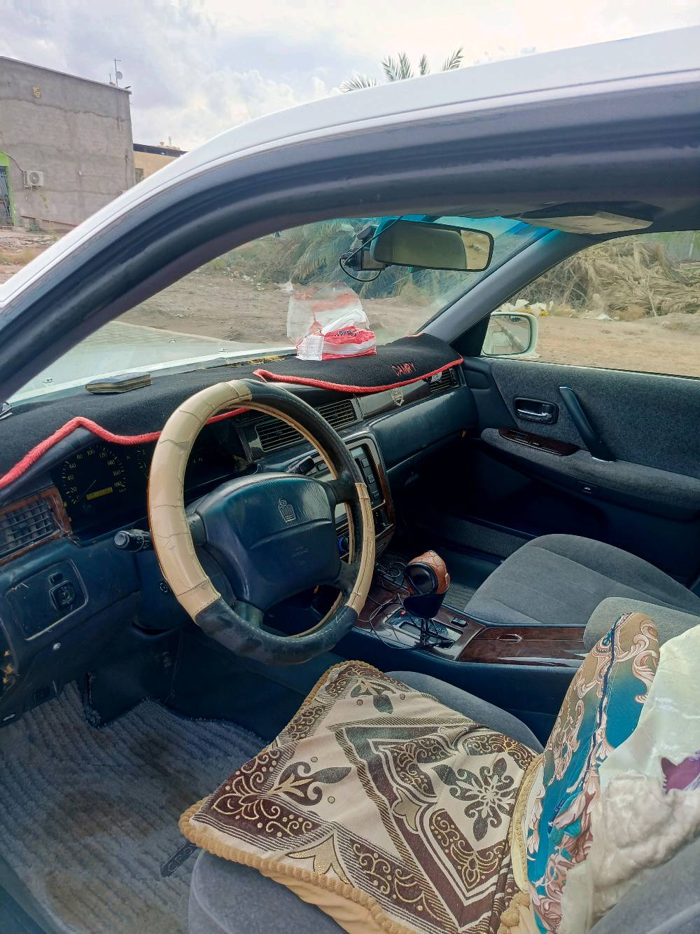 راس الثور فلات موديل 96 رقم بصره دولي باسمي شرط التحويل مكفوله من الكص والنقل والوصوليات كرستال اصل الايت ابو عيون مشط جديد كاردن جديد محرك في في تي 2500 بيها معجون بالباب خلف السائق الإطار مالته البدي 
البصرة قضاء الدير 
90 وبيها مجال