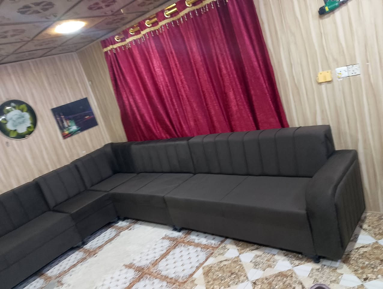 ديوان ١٠ مقاعد للبيع جديد ممستخدم درجه اولى تفصال مو سوكي السعر ٣٢٥ بي مجال بصيط مكان بغداد الحرية موجود توصيل بكروة رقم الهاتف ***********
