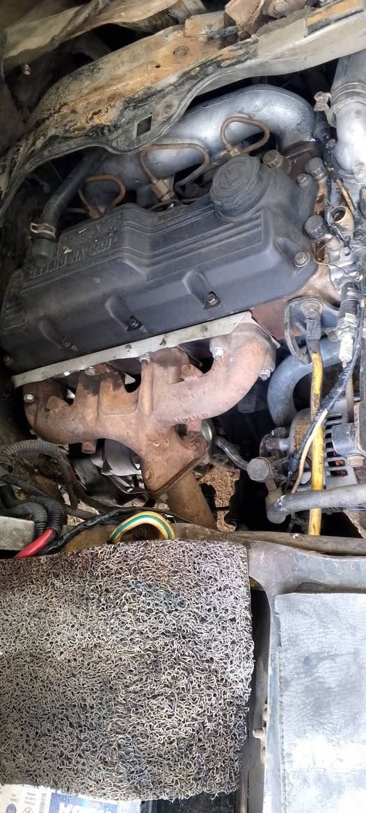 كيا بستا فان رقم بغداد حمل ب اسمي ما مشتغله عل خط
مكينه عل سحك بم ونوزل جدد وكير جديد 
راديتر  جديده سلف جديد باتري جديد 
تخم تاير 
كهربائيات كلها شغاله 
مكاني بغداد 
السعر 40 
***********
