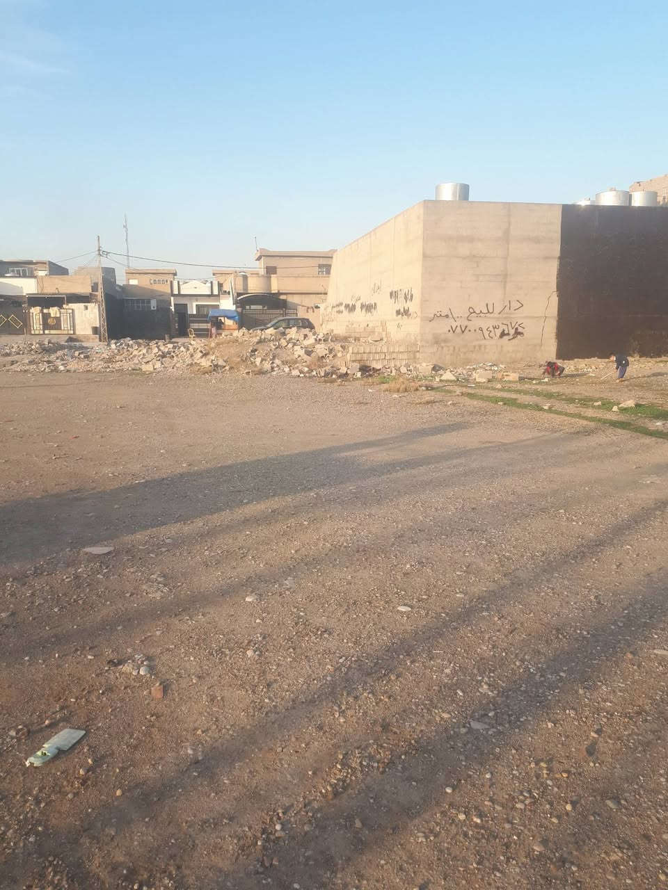 قطعه للبيع مساحة ٢٠٠ متر عنوان بنجاه على خلف دائرة كهرباء سعر مناسب ١٧ مليون بي مجال هاتف ***********/ ***********
