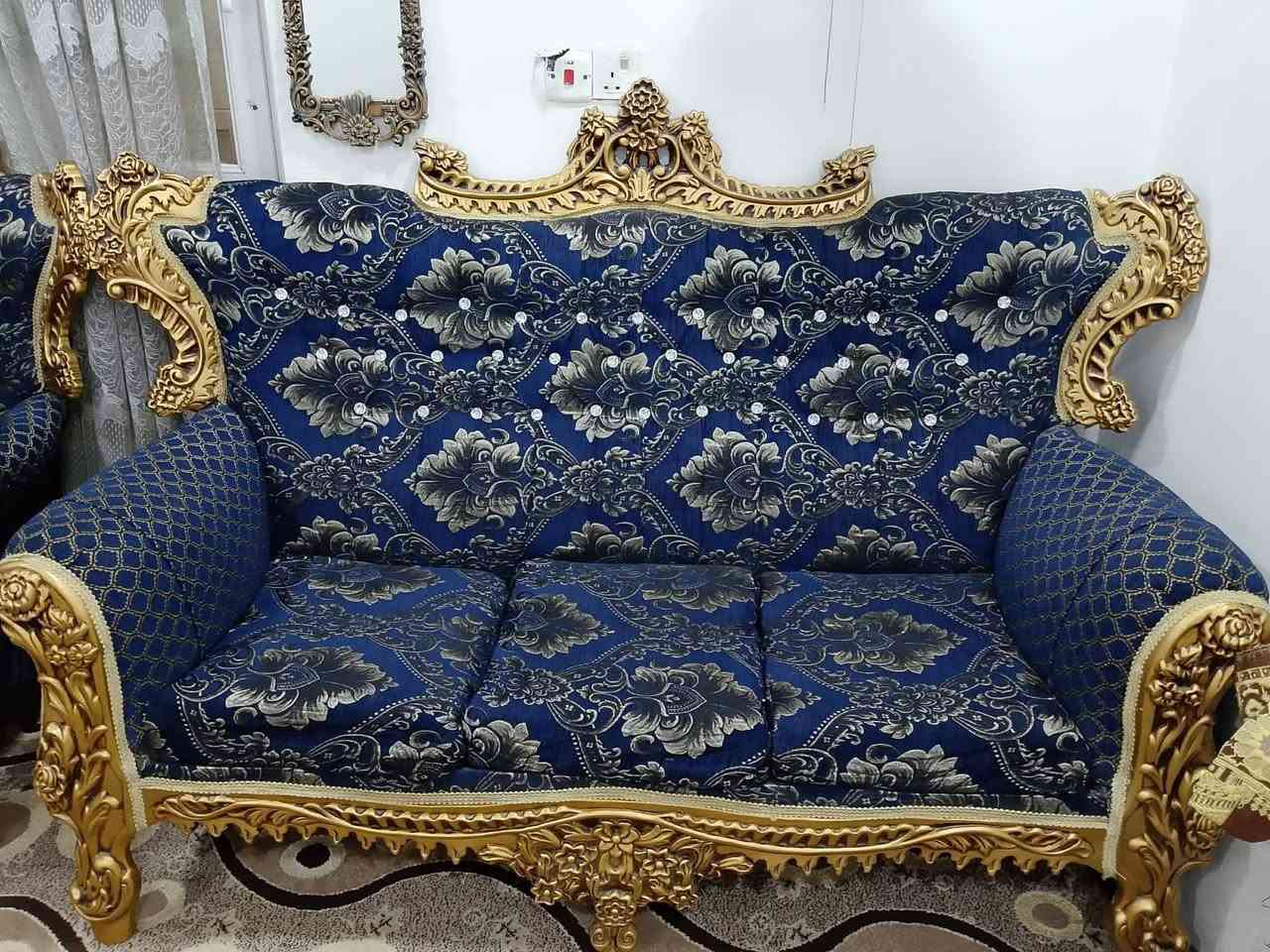 السلام عليكم ديوان ملكي مستعمل ستة أشهر للبيع  السعر خاص وللاستفسار ***********
